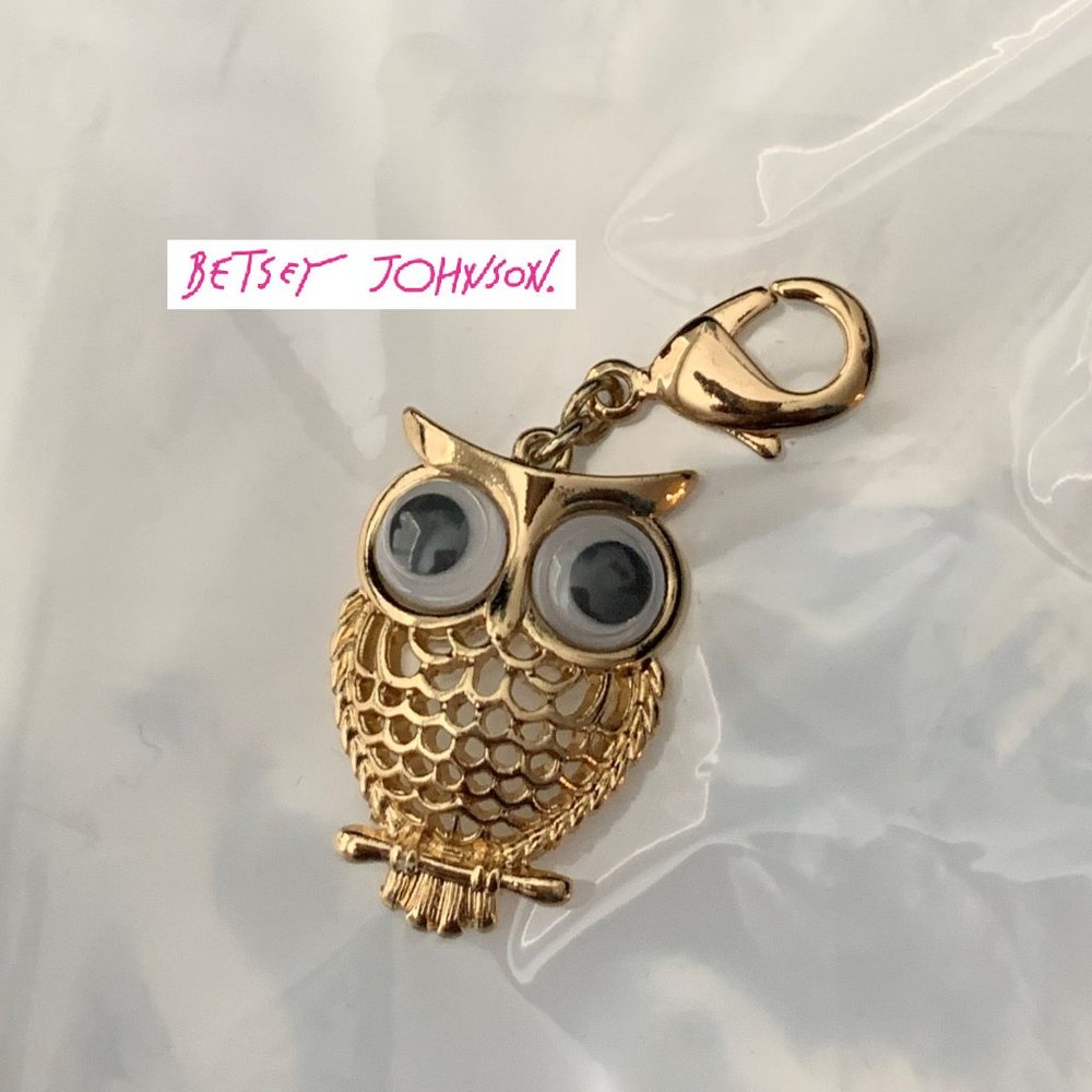 NWOT  ---  Betsey Johnson Goldtone Owl Charm